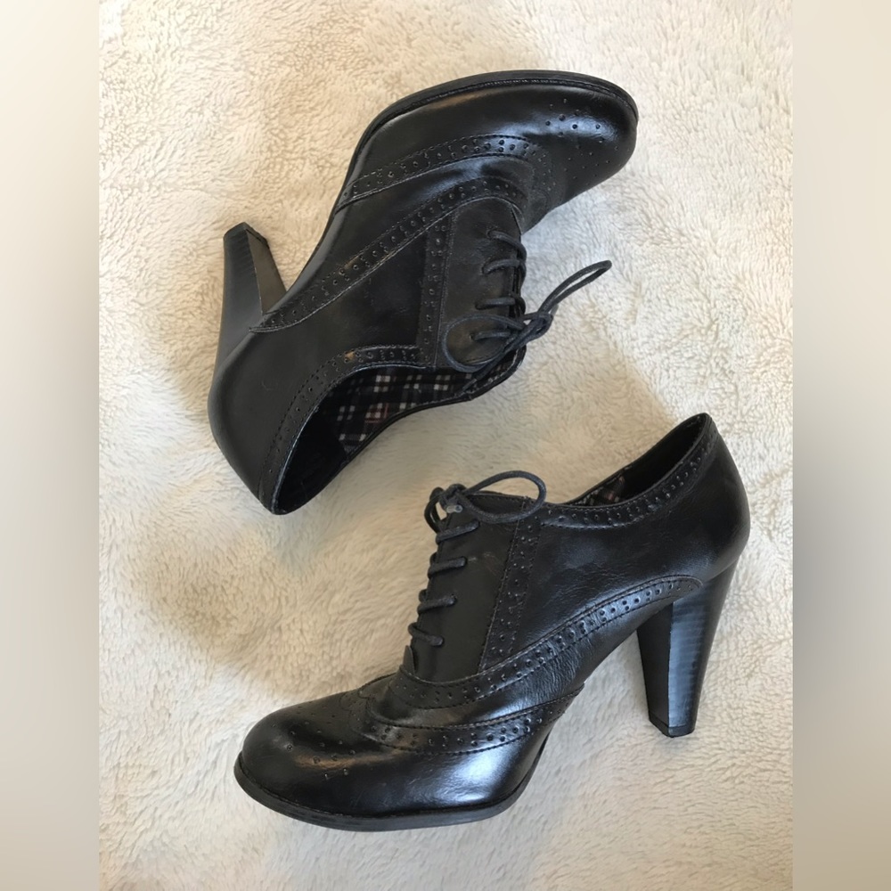 American Eagle Outfitters Black Oxford Heels